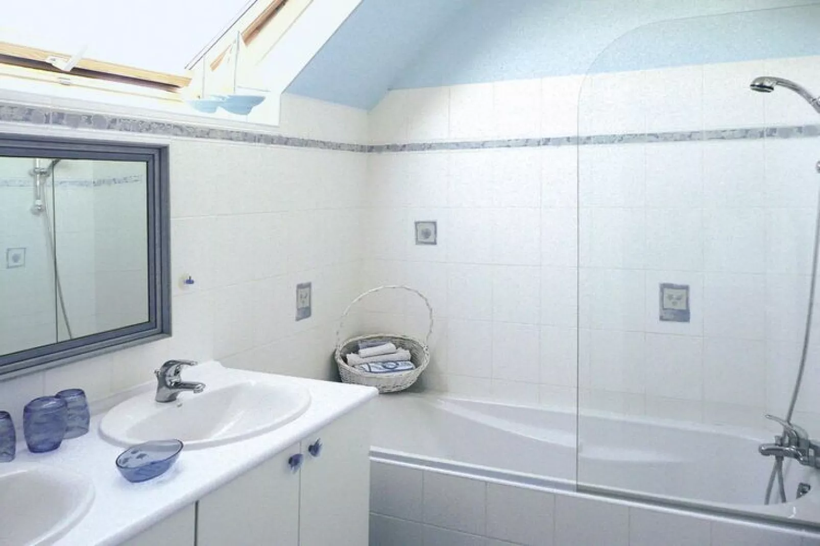 Steinhaus in unmitelbarer Meernähe Lannilis-Bathroom