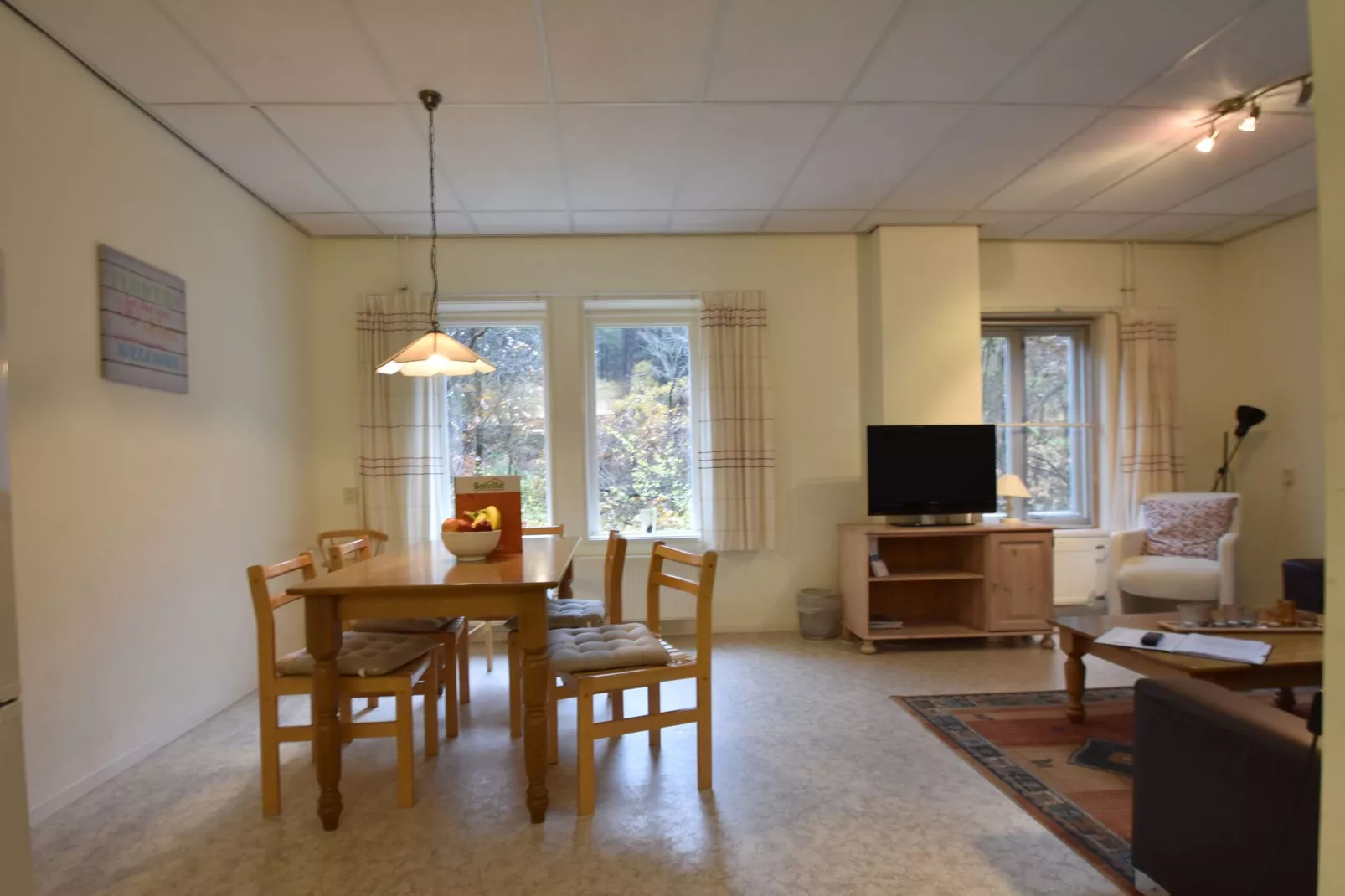Huize Glory Granaat-Dining room