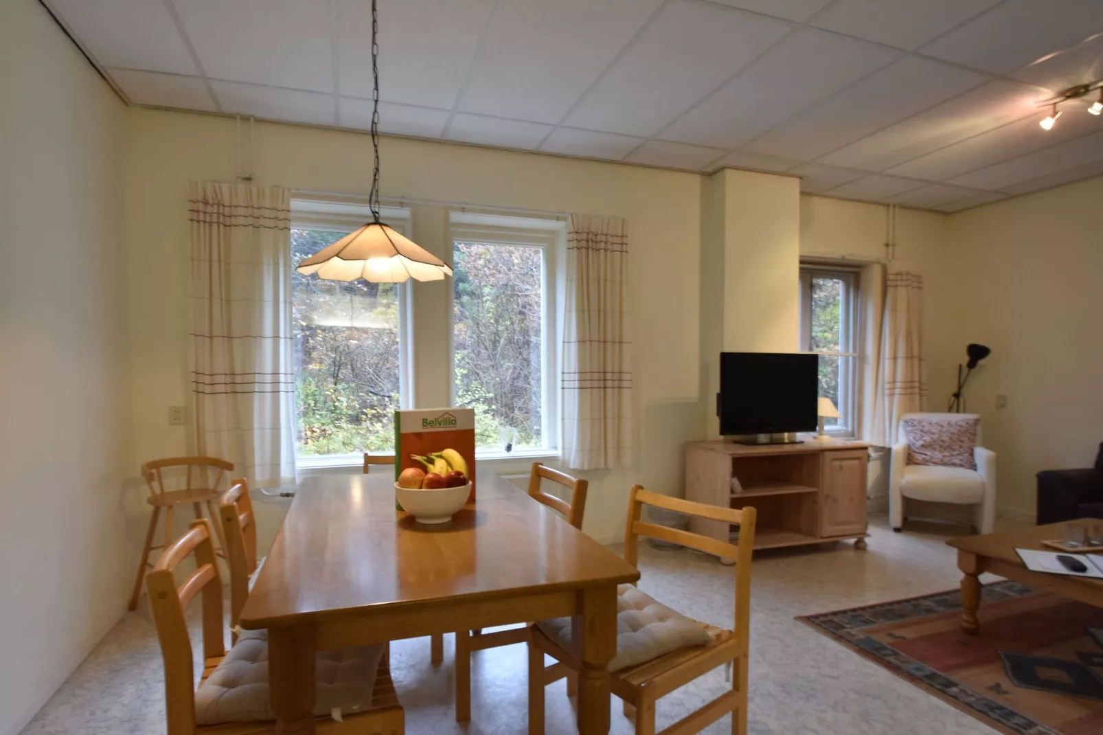 Huize Glory Granaat-Dining room