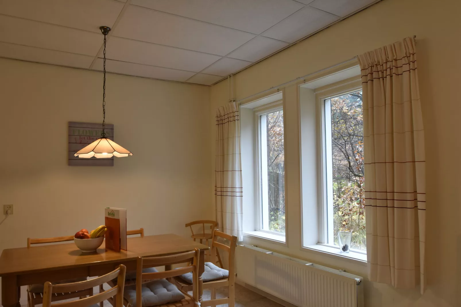 Huize Glory Granaat-Dining room
