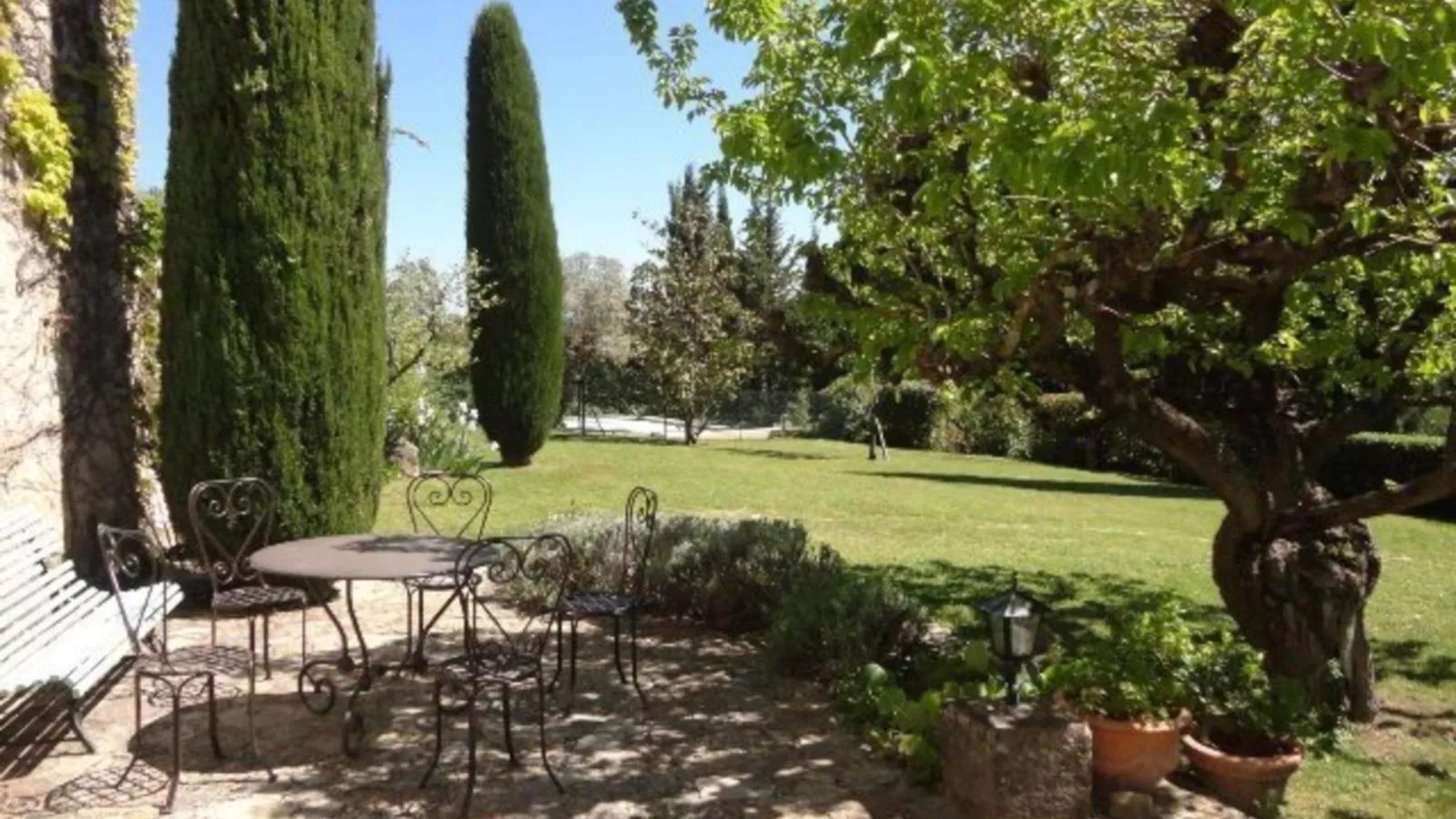 Le Mas dormant-Gardens summer