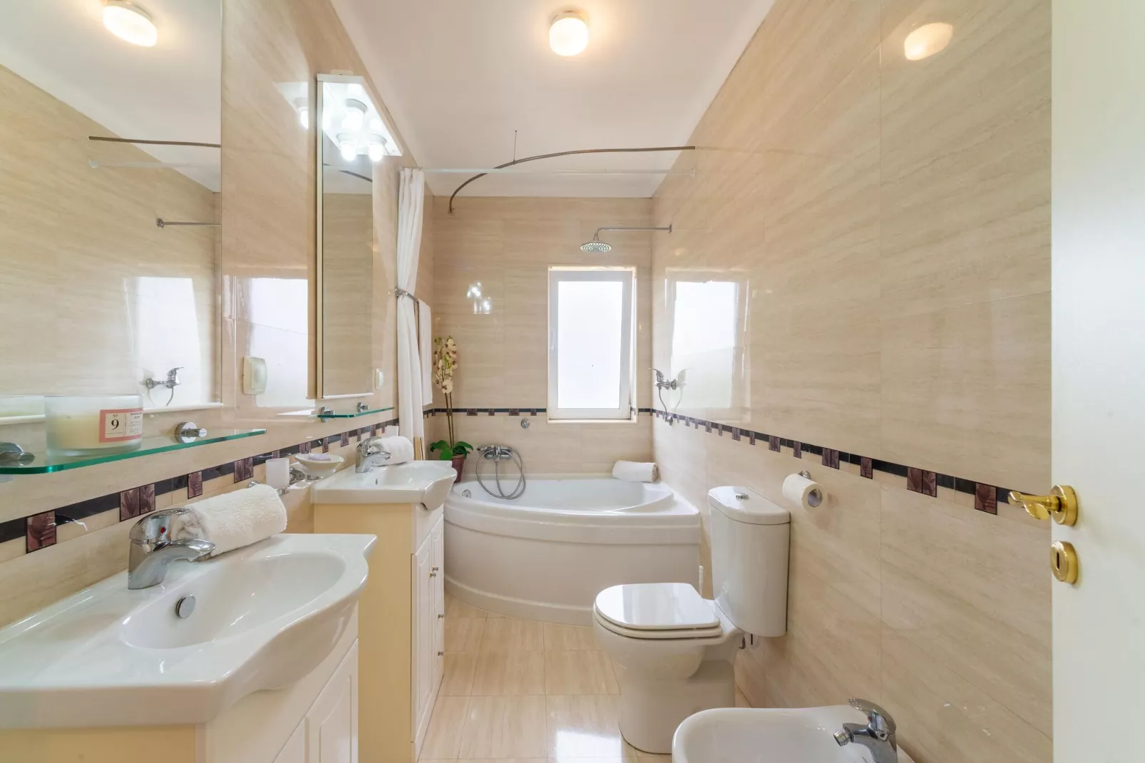 Villa Monchique-Bathroom