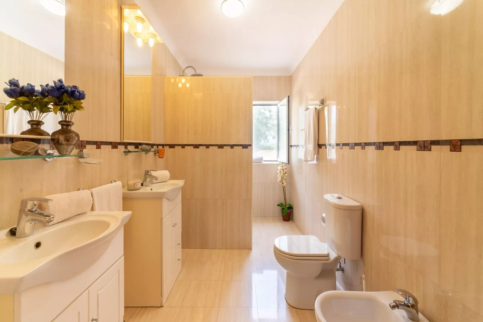 Villa Monchique-Bathroom