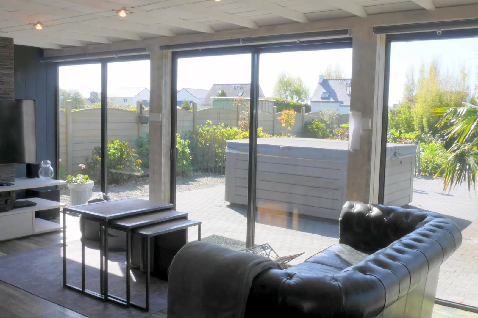 Ferienhaus mit Jacuzzi in Guisseny-Living room