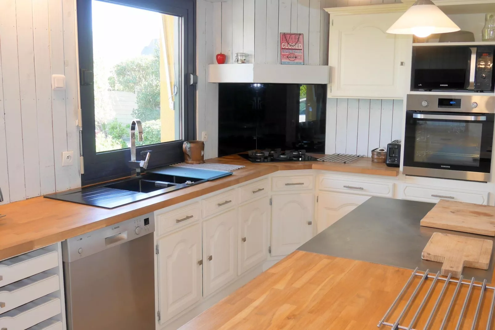 Ferienhaus mit Jacuzzi in Guisseny-Kitchen