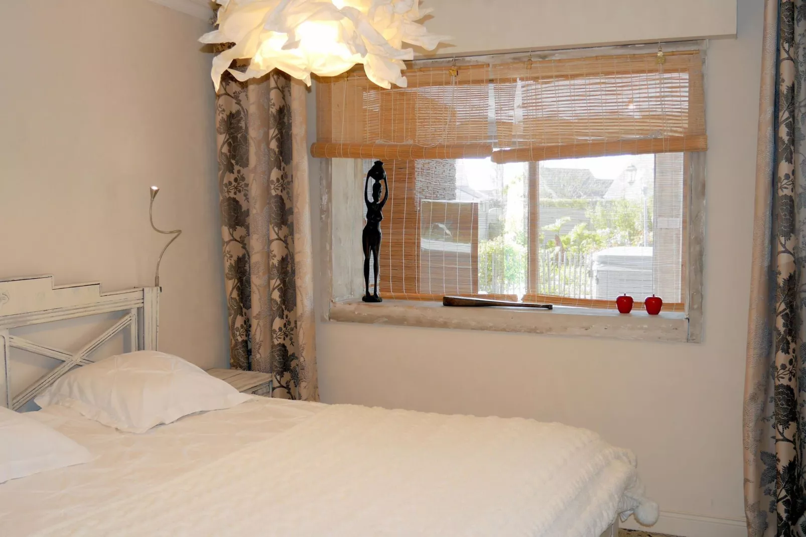 Ferienhaus mit Jacuzzi in Guisseny-Bedroom
