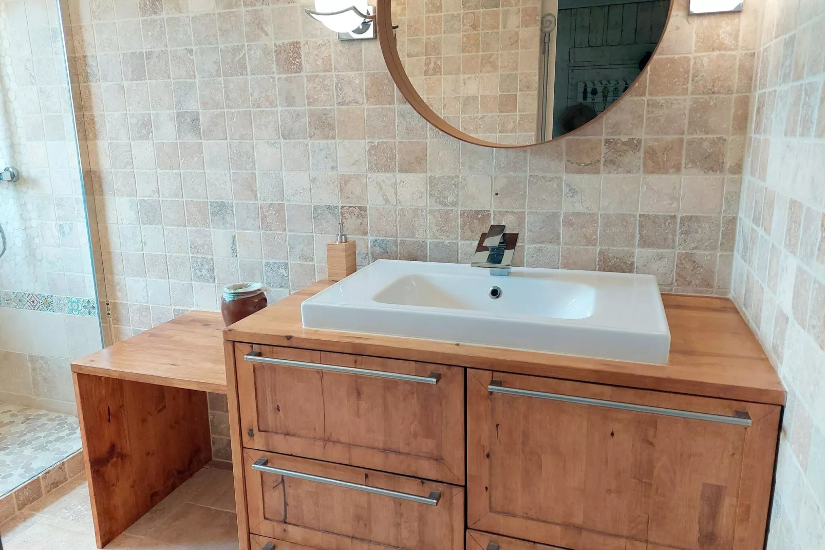 Ferienhaus mit Jacuzzi in Guisseny-Bathroom