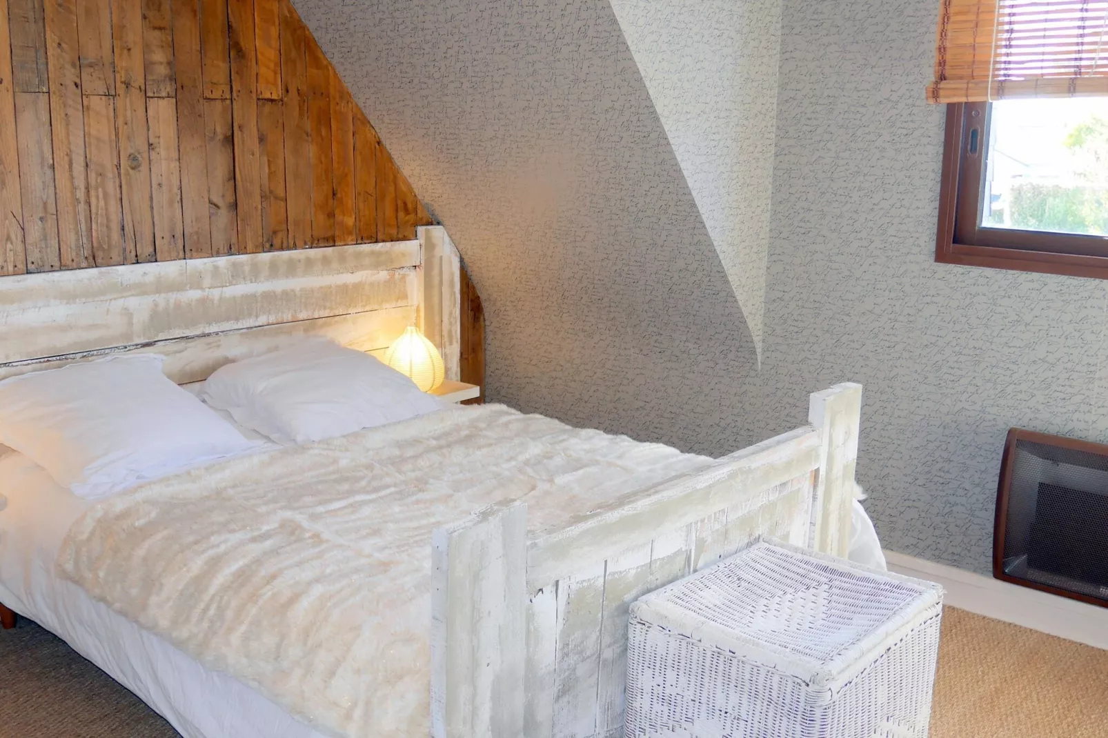 Ferienhaus mit Jacuzzi in Guisseny-Bedroom