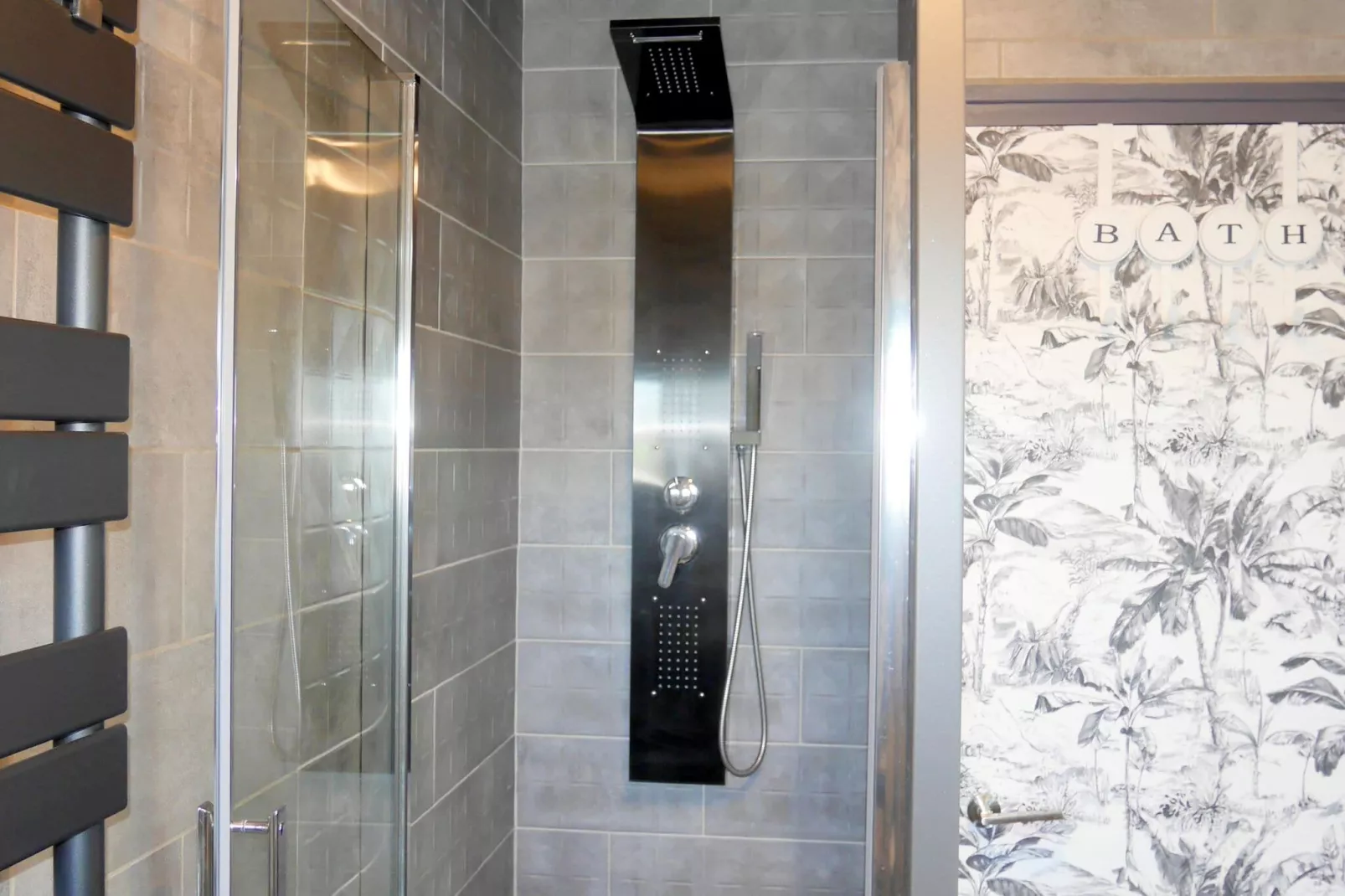 Ferienhaus mit Jacuzzi in Guisseny-Bathroom