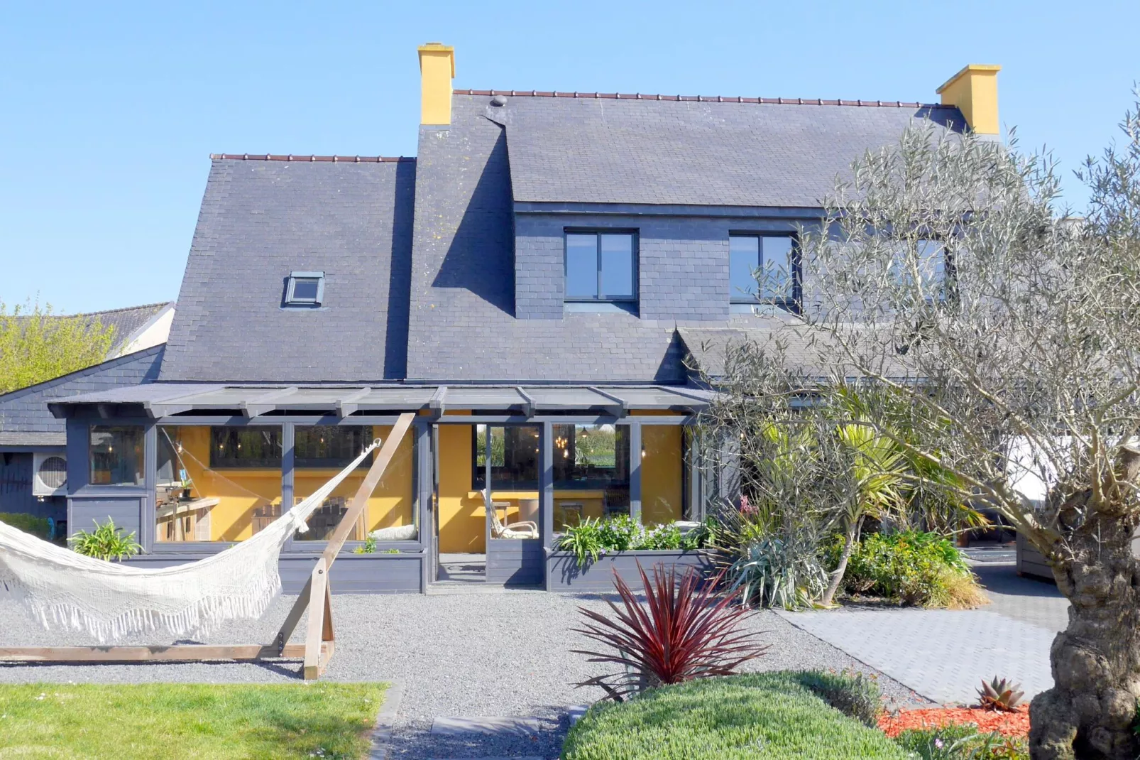 Ferienhaus mit Jacuzzi in Guisseny-Exterior summer
