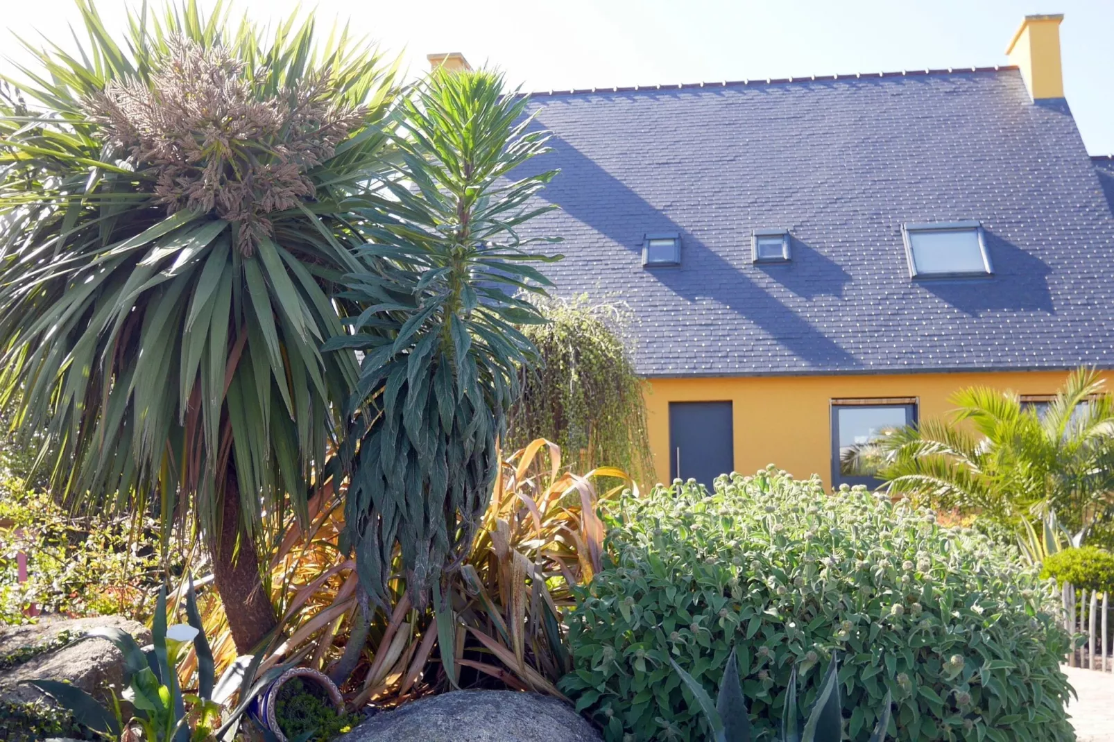 Ferienhaus mit Jacuzzi in Guisseny-Exterior summer
