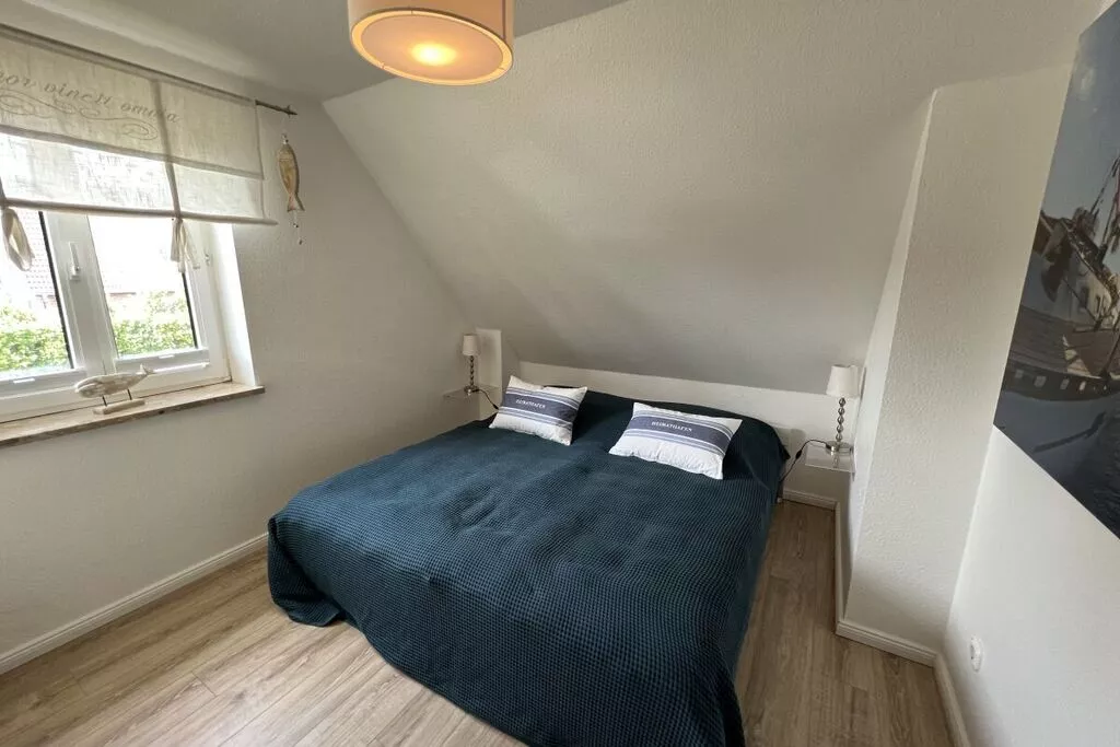 192943-Bedroom