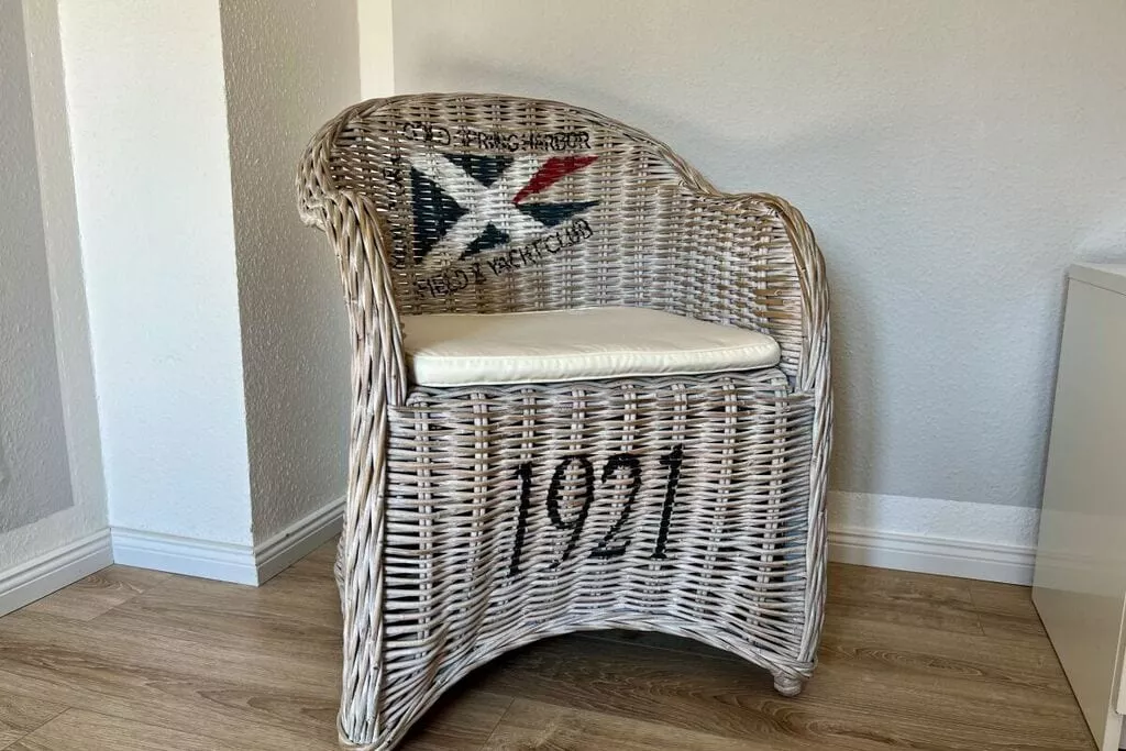 192943-Bedroom