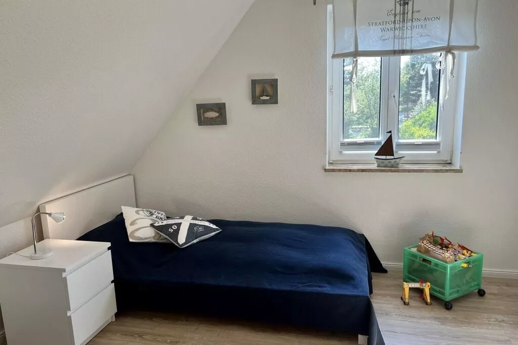 192943-Bedroom