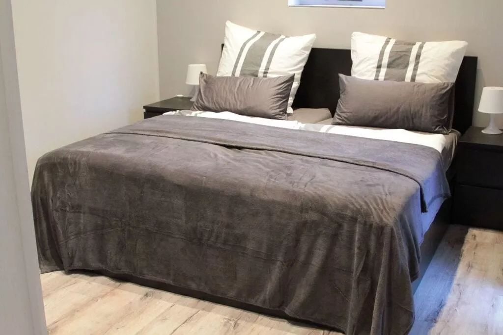 191678-Bedroom