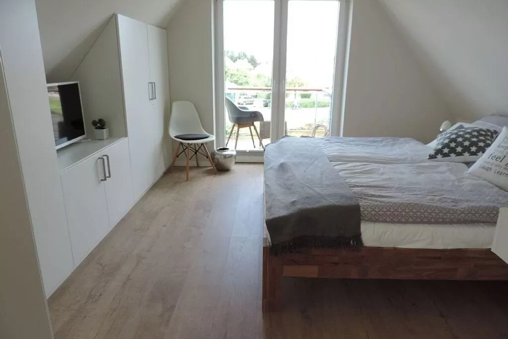 213108-Bedroom