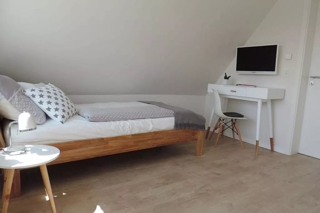 213108-Bedroom