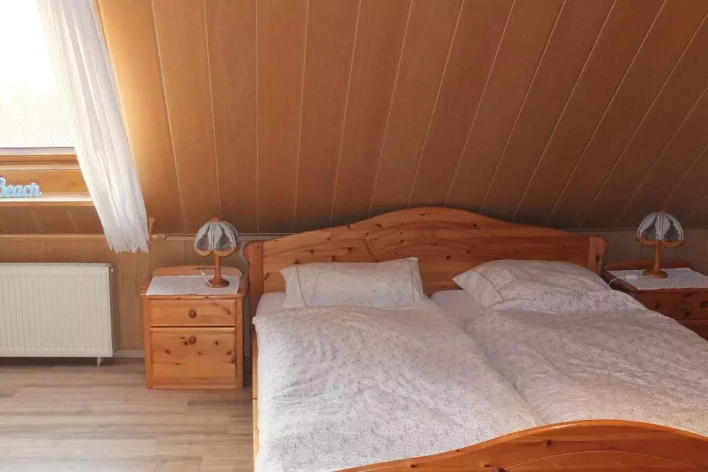205811-Bedroom