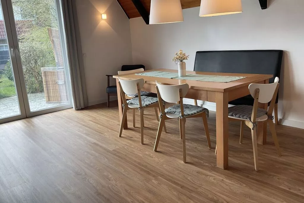 129100-Dining room