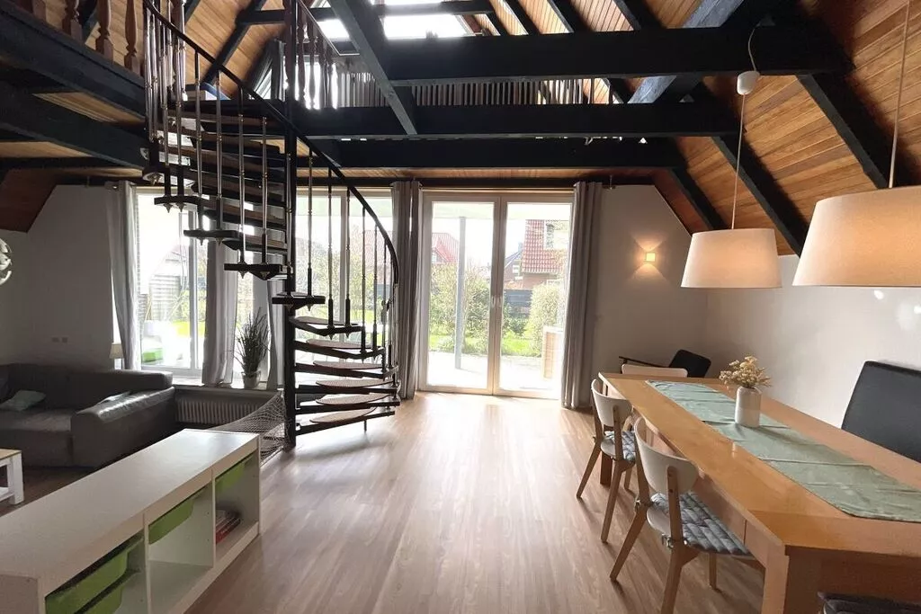129100-Dining room