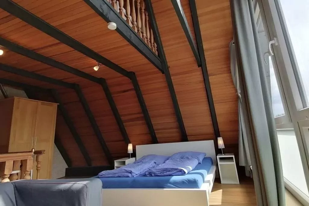 129100-Bedroom