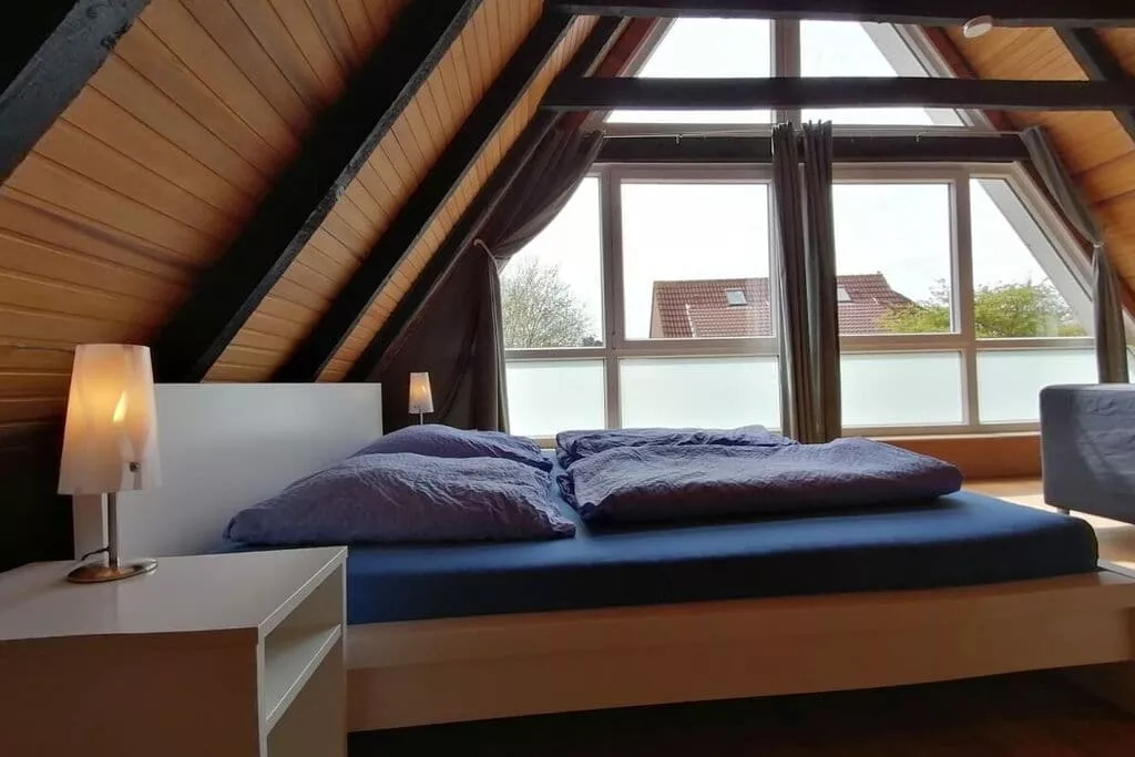 129100-Bedroom