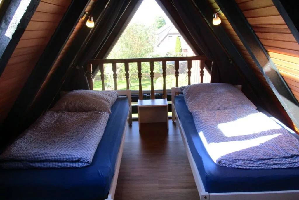 129100-Bedroom