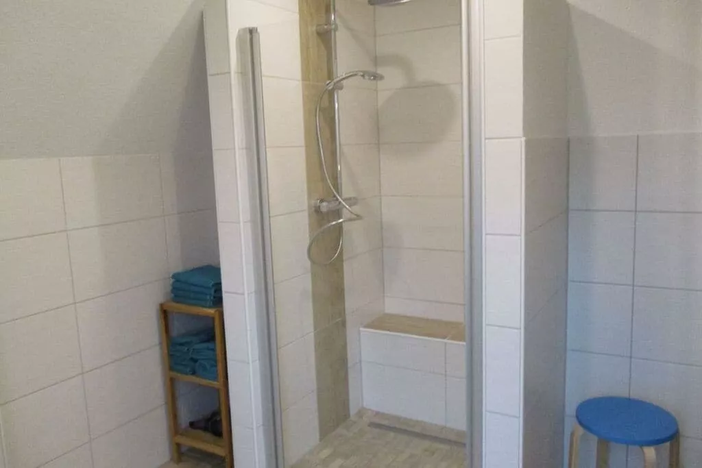 129100-Bathroom
