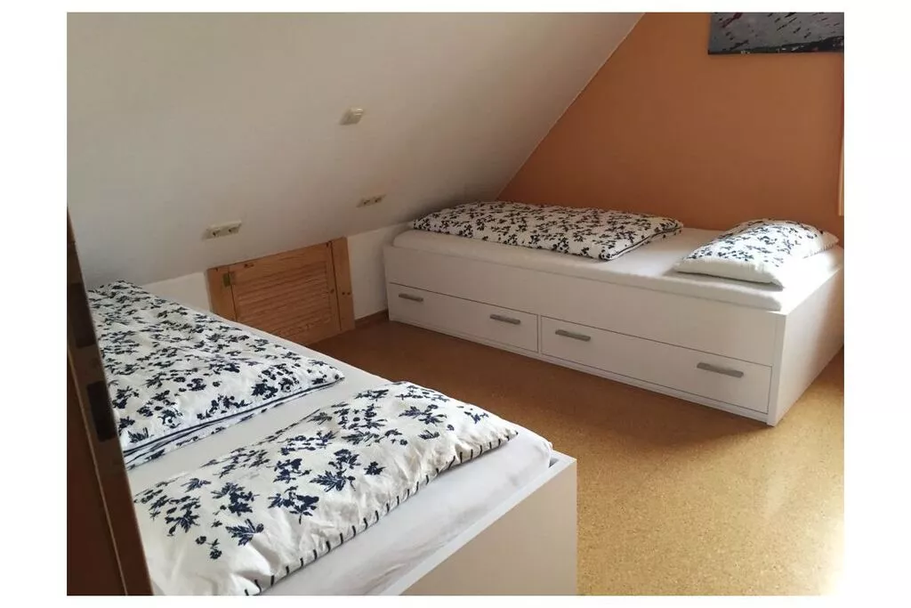 143323-Schlafzimmer