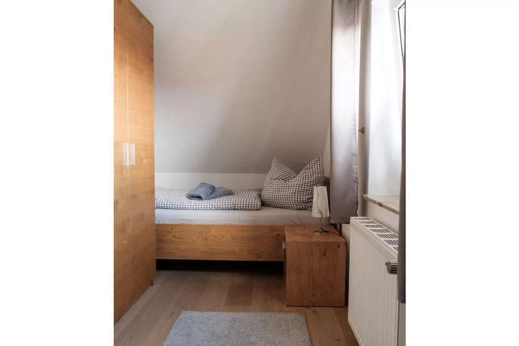 115898-Bedroom