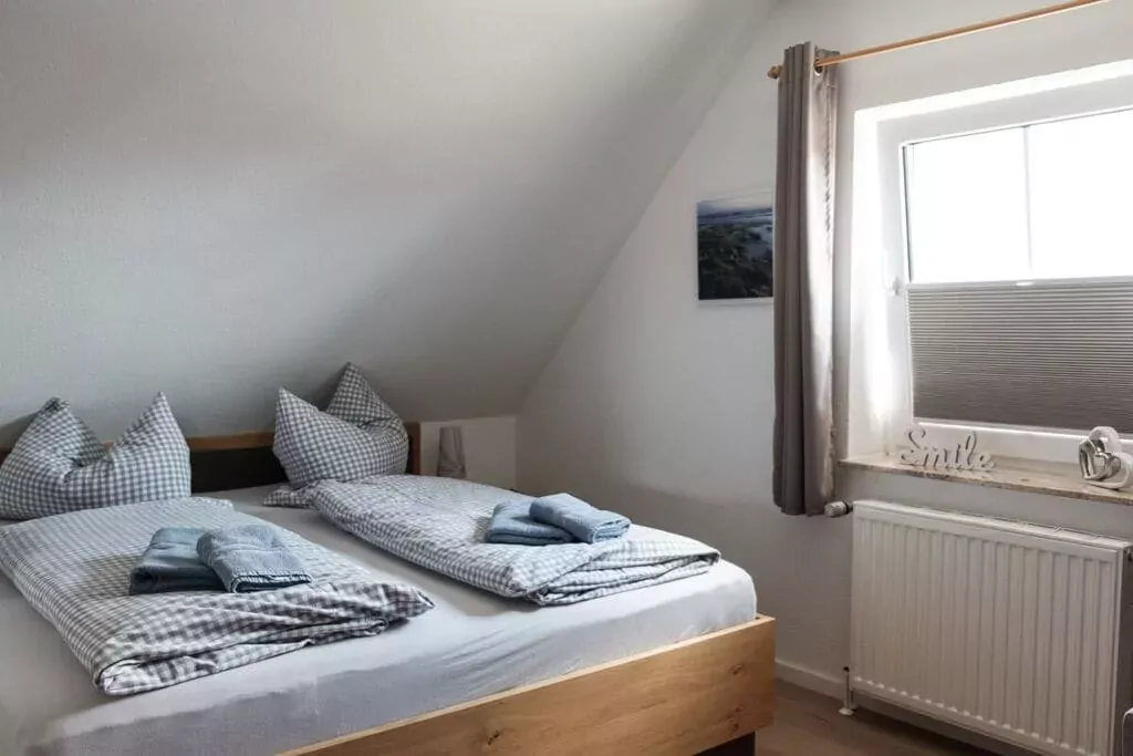 115898-Bedroom