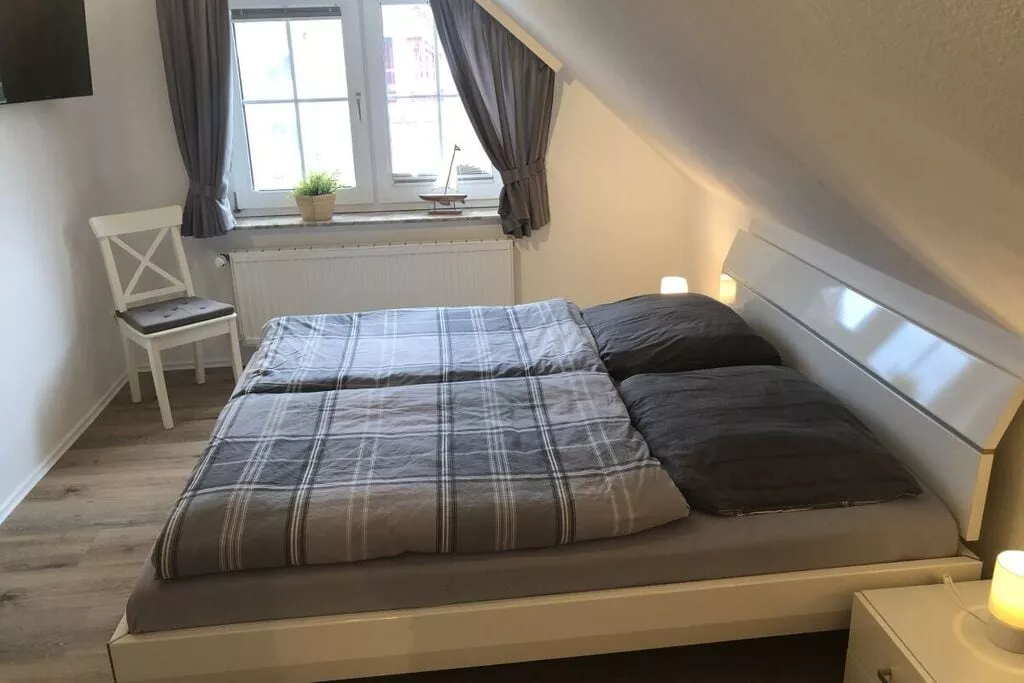 205078-Bedroom