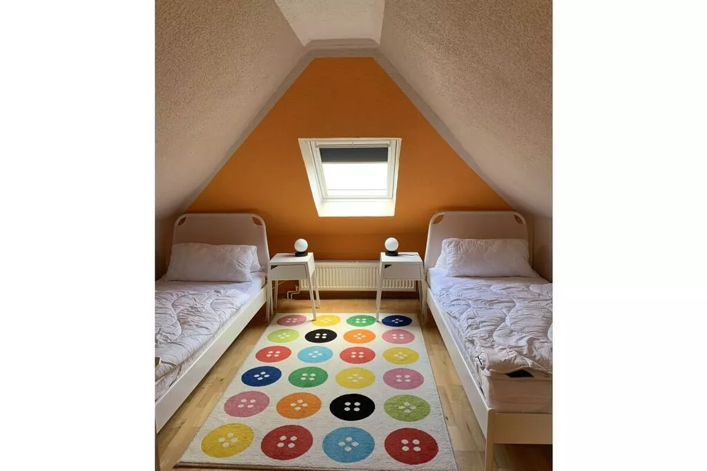 112041-Bedroom