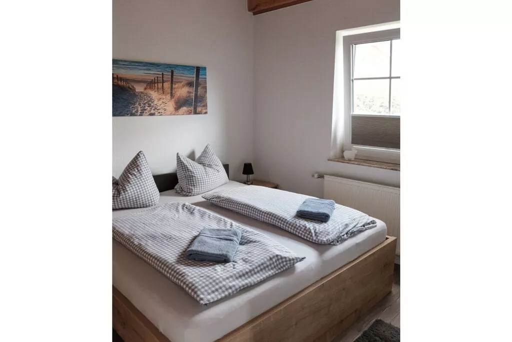 118375-Bedroom