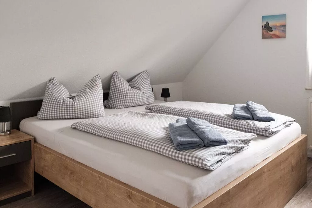 118375-Bedroom