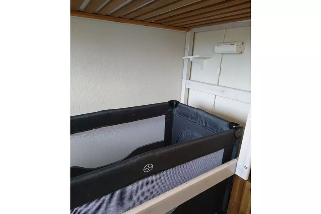 202060-Bedroom