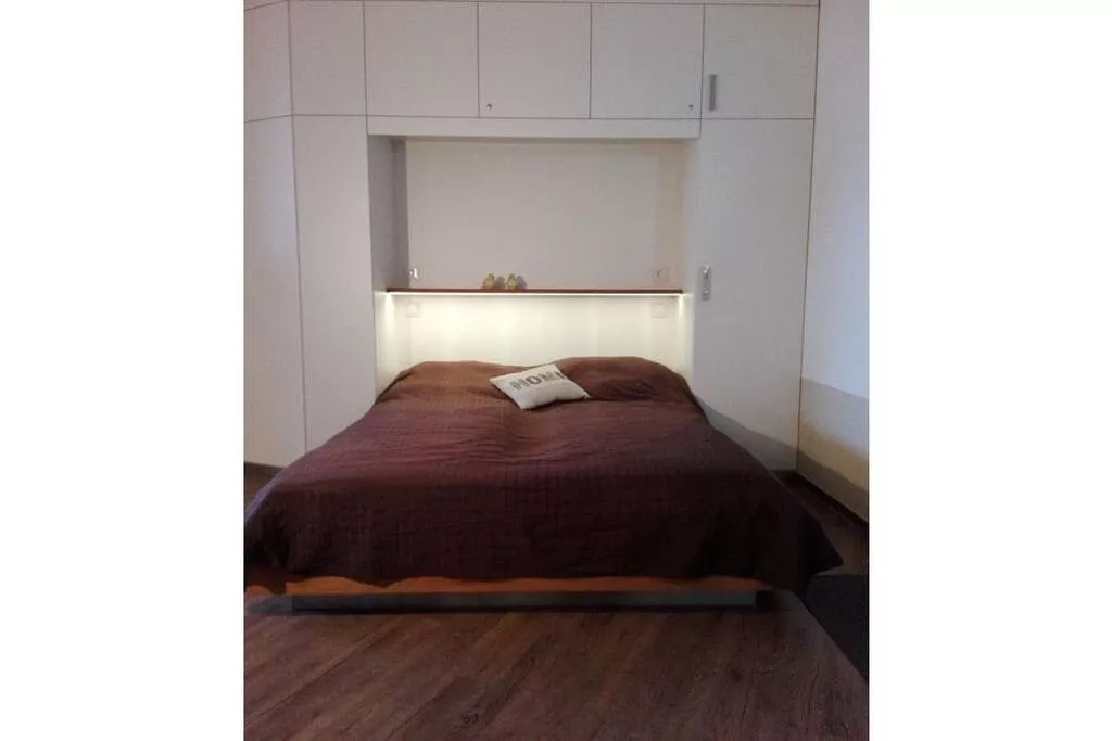 202060-Bedroom