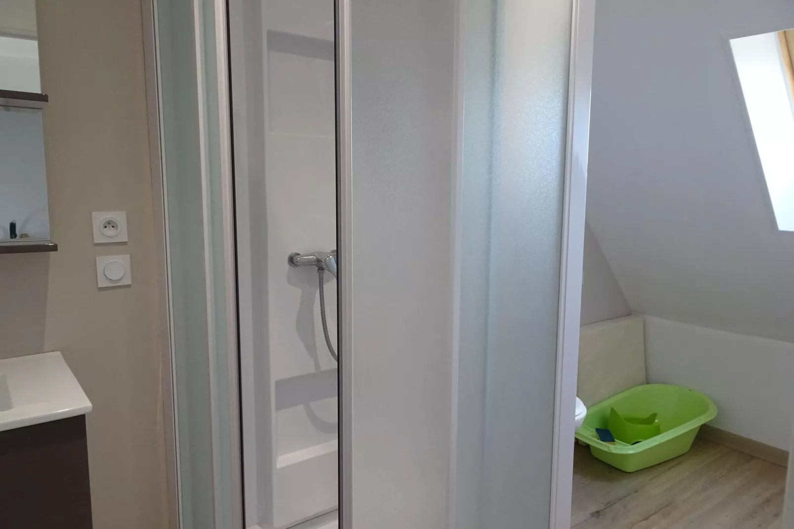 Holiday home in Bricqueville sur Mer-Badezimmer