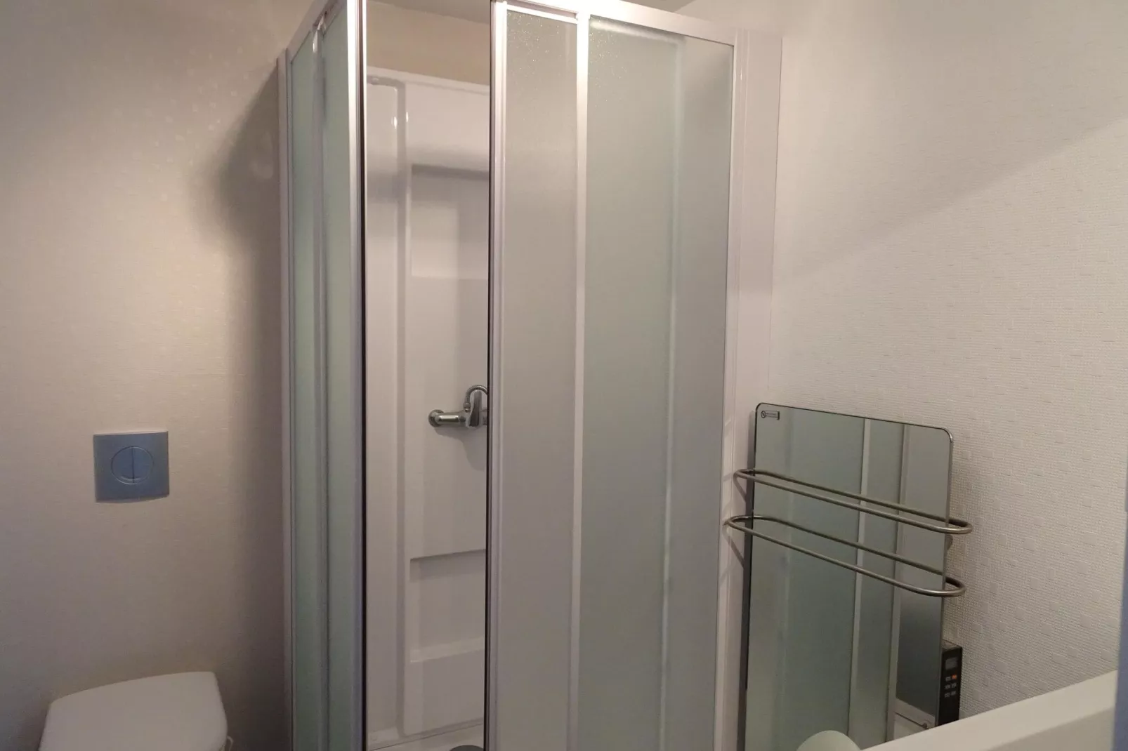 Holiday home in Bricqueville sur Mer-Badezimmer