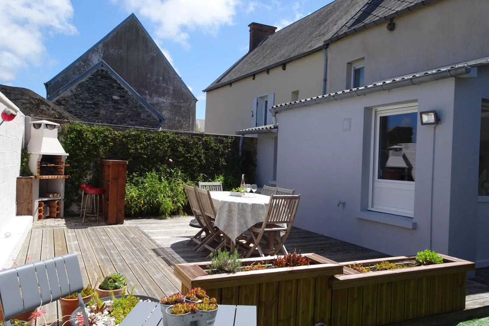 Holiday home in Bricqueville sur Mer-Terrassenbalkon