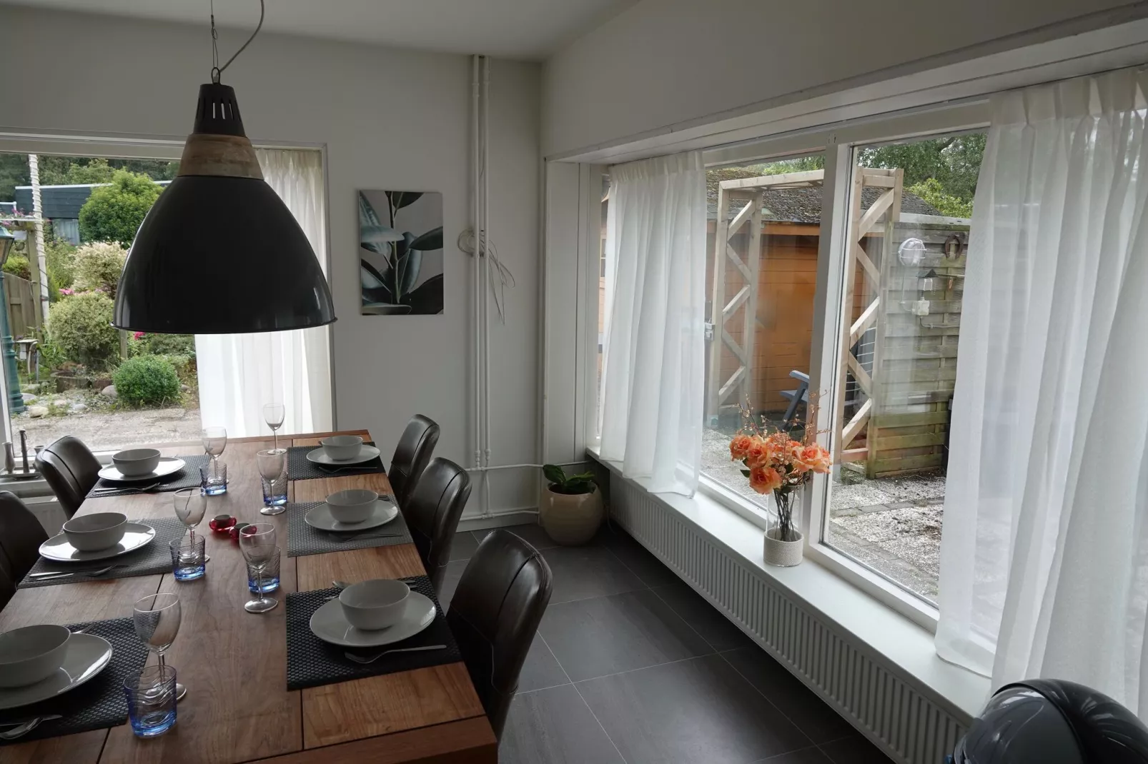Relaxing Summer-Dining room