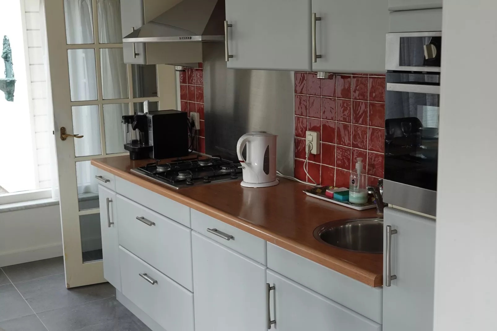 Relaxing Summer-Kitchen