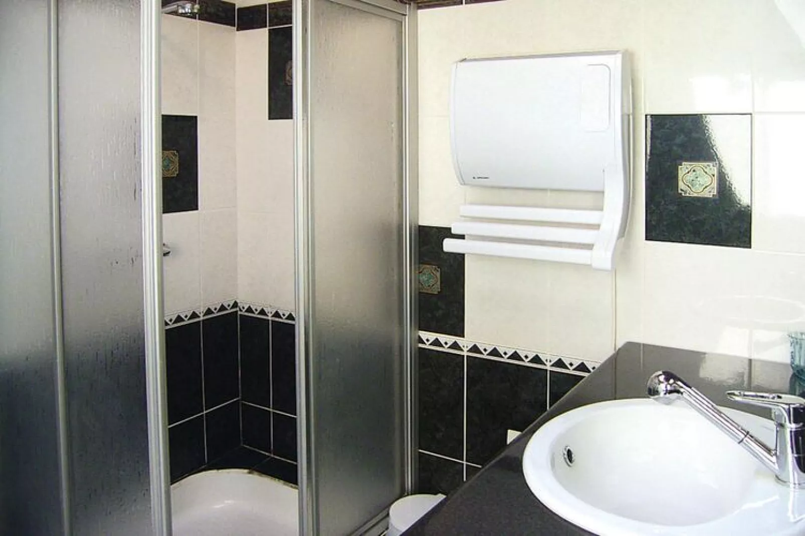 Holiday home Locquirec-Bathroom