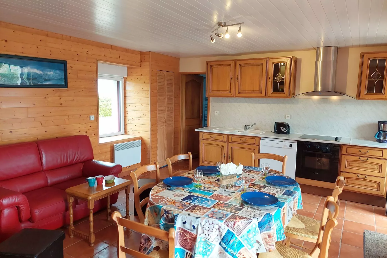 Steinhaus mit Meerblick Cléder-Dining room