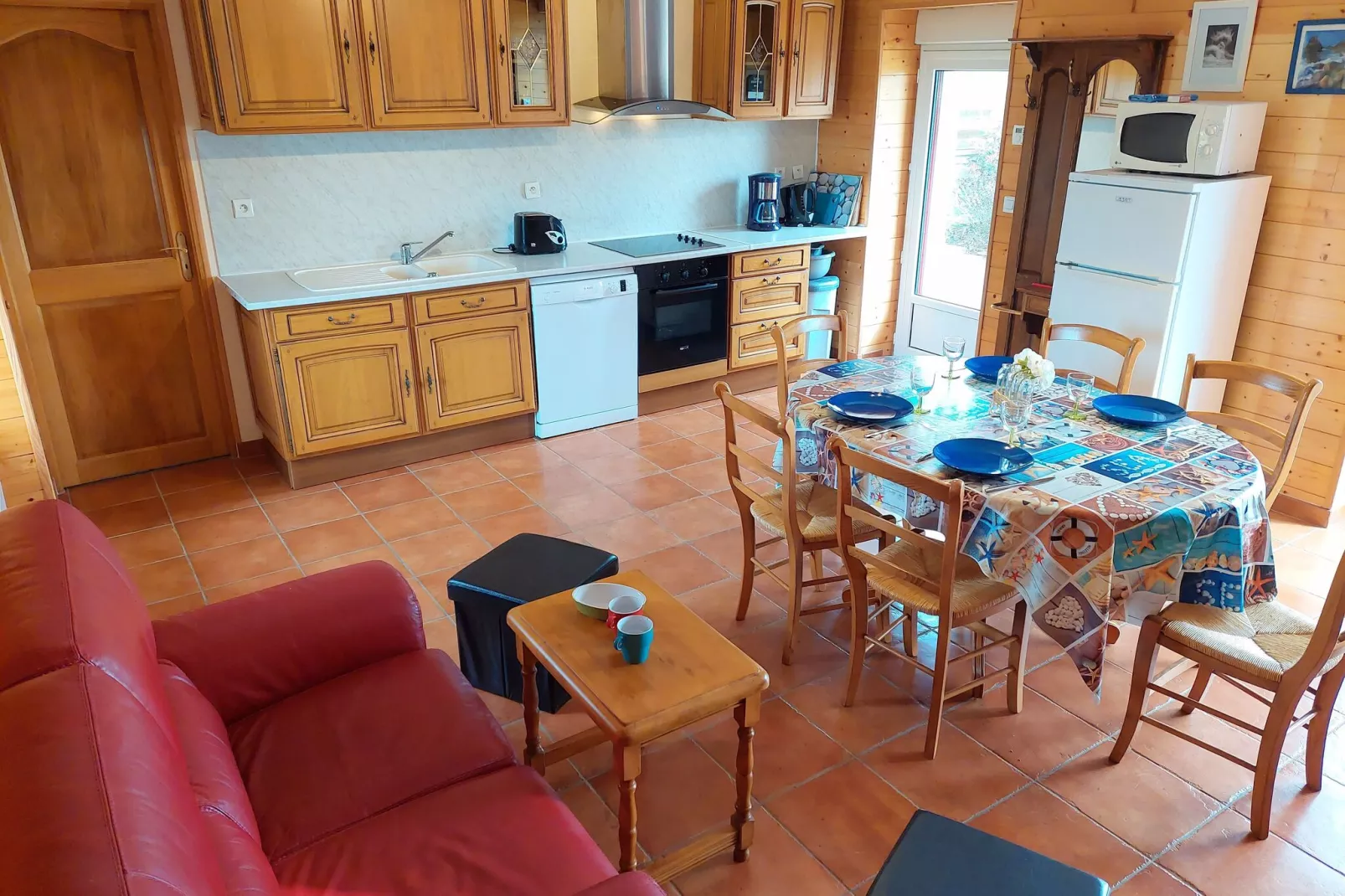 Steinhaus mit Meerblick Cléder-Dining room