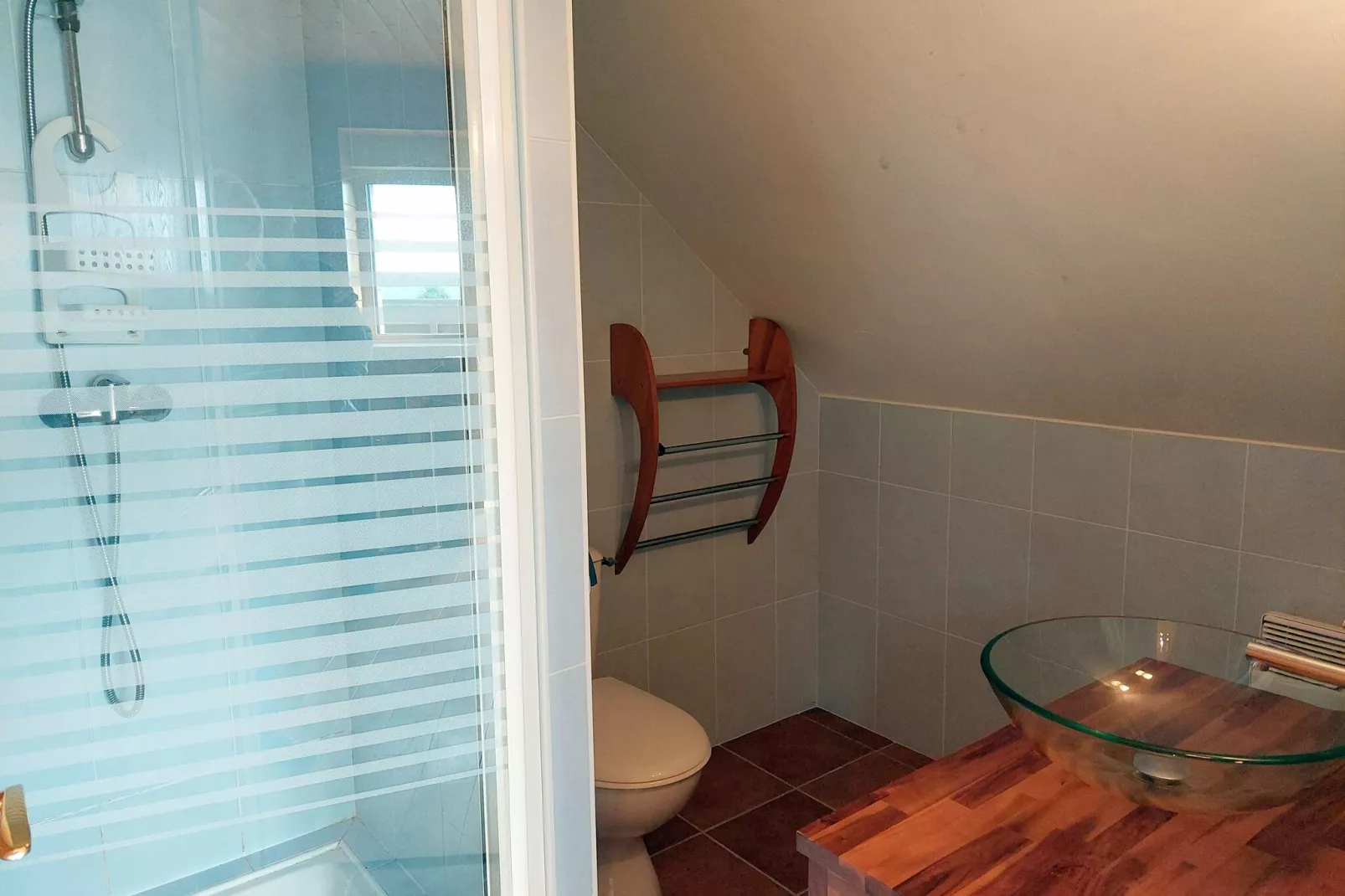 Steinhaus mit Meerblick Cléder-Bathroom