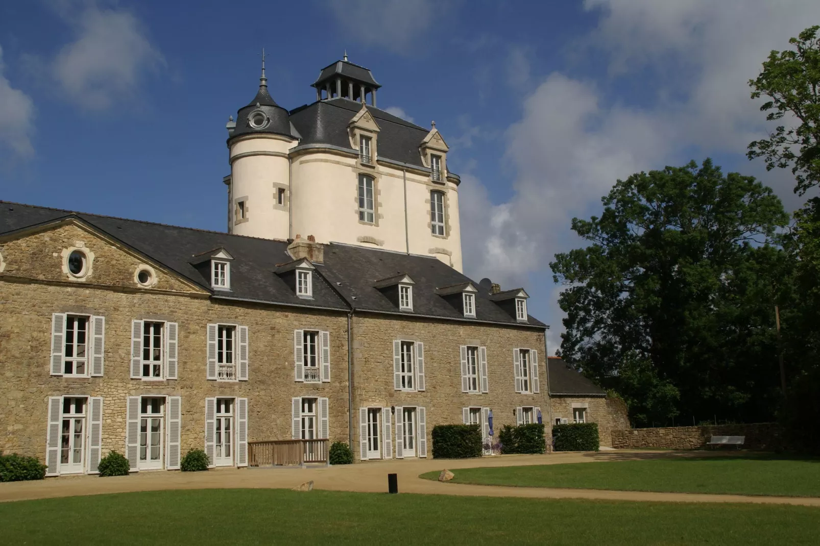 Le Château de Keravéon 2-Exterior summer