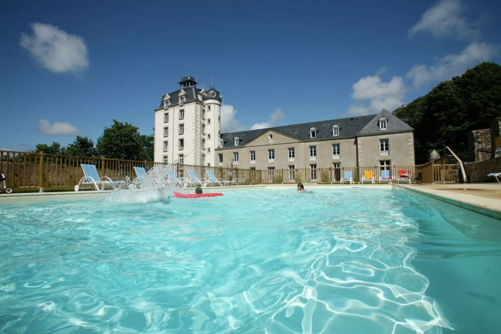 Le Château de Keravéon 2-Pool
