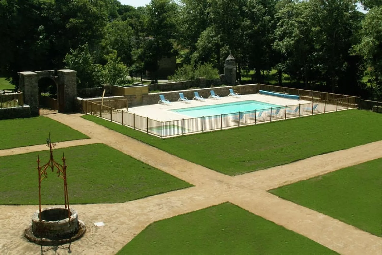 Le Château de Keravéon 2-Gardens summer