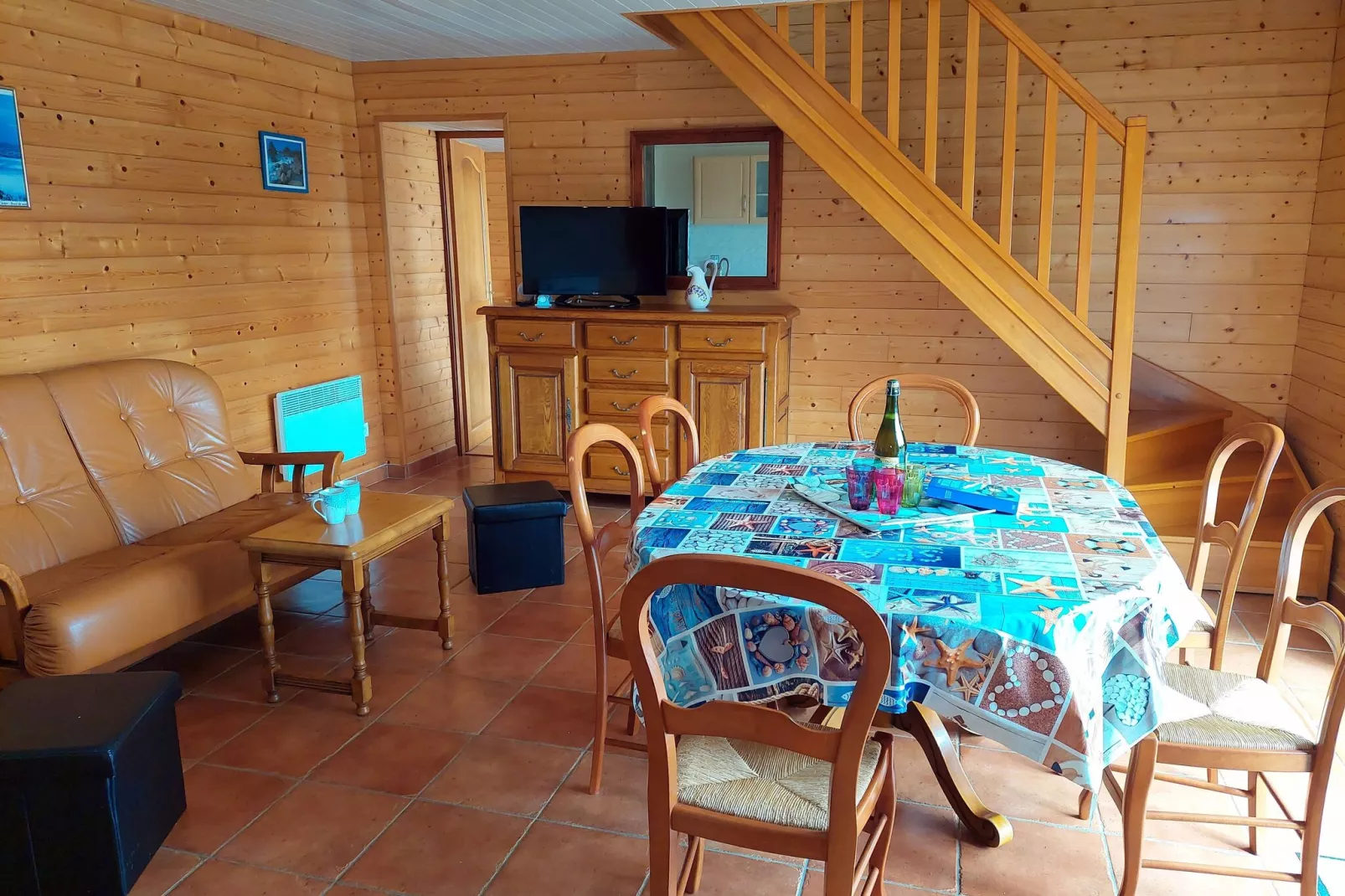 Steinhaus in Strandnähe Cléder-Dining room